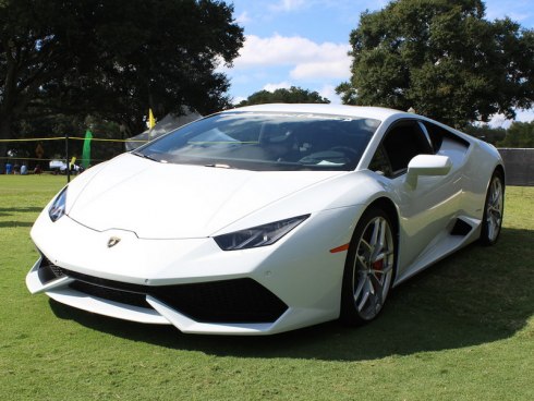 Rent Lamborghini Huracan Coupe White